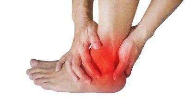 感觉不穿袜子露脚踝很丑,不够庄重,你怎么看?