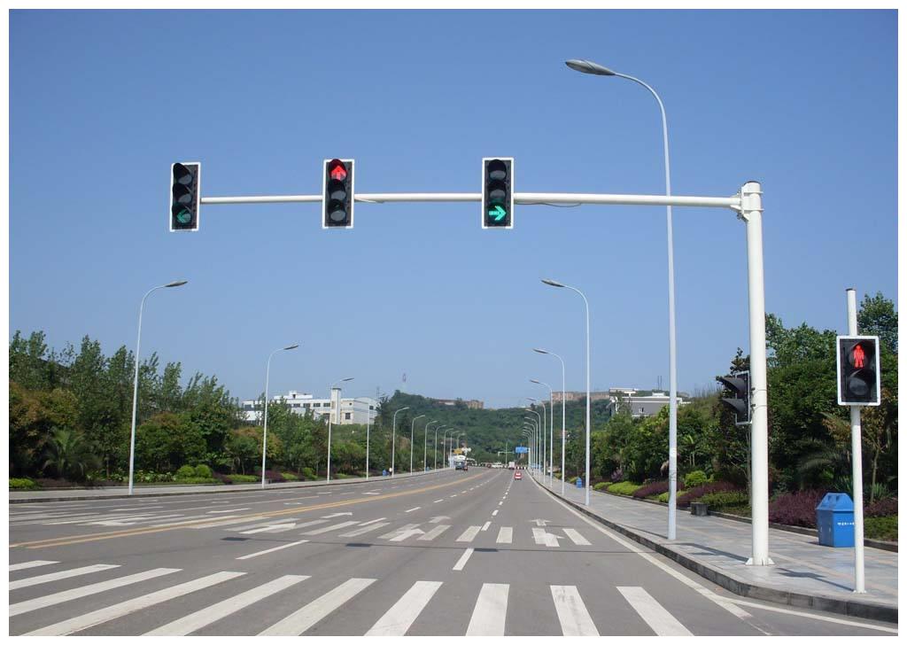 国内"最牛"马路火了,一公里30多个红绿灯,车主:这谁敢走啊