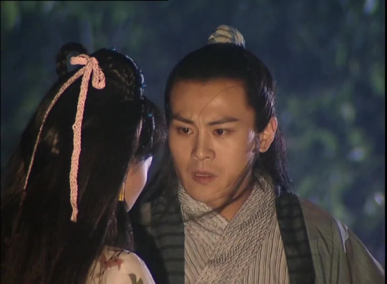 笑傲江湖林平之畏惧岳不群不敢与岳灵珊有肢体接触尴尬了