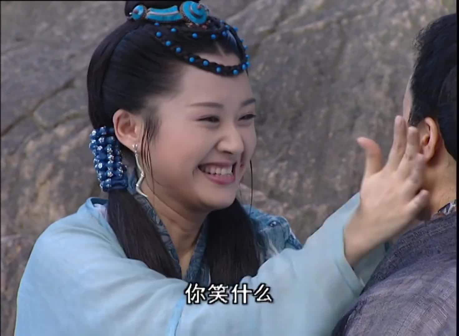 笑傲江湖任盈盈这手法神了生生把粗狂汉子令狐冲变成老婆婆