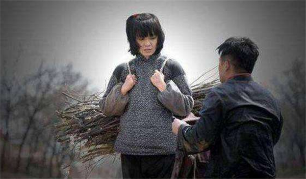 平凡的世界：二流子王满银，凭什么追到了村花乖乖女孙兰花？