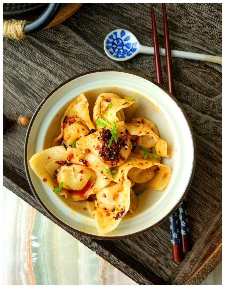 解锁馄饨的新吃法油泼辣子拌一拌鲜美又好吃