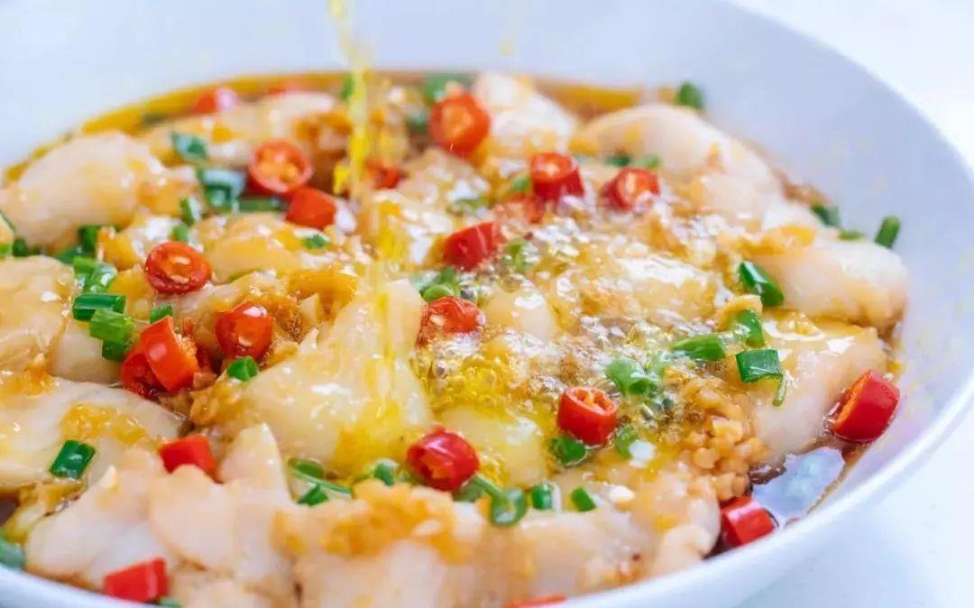 晚上做一道蒜蓉粉丝蒸鱼片奖励自己,鲜滑爽口,细嫩香浓,超美味