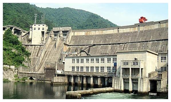 5,陈村水库与佛子岭水库坝址相距25 公里,控制流域面积570 平方公里.