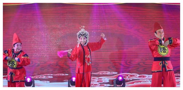 两分钟了解孩子学戏曲的最佳年龄，此文献给想送孩子学戏的家长_新浪新闻