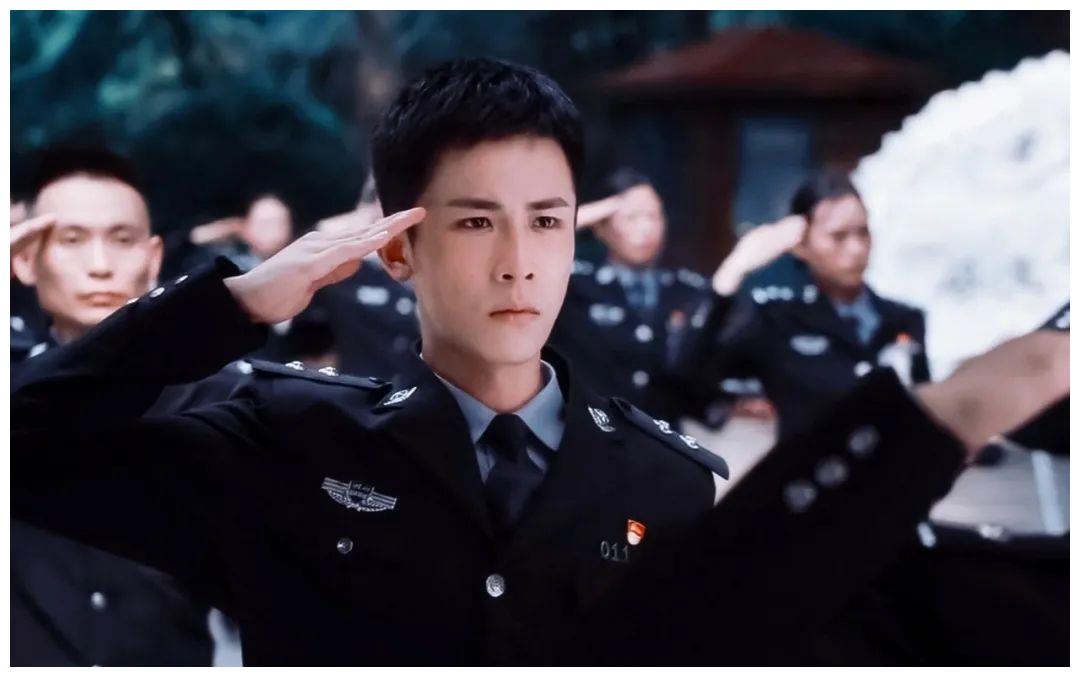 被欧豪新剧中的警装小哥圈粉了这张脸也太可了吧