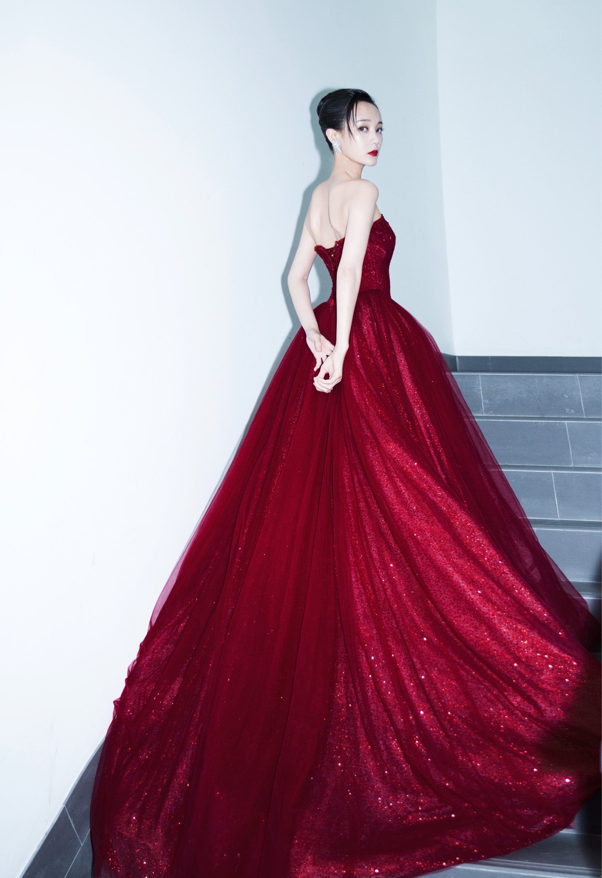 李一桐凭借电影《我在时间尽头等你》获奖"最受期待电影新力量"