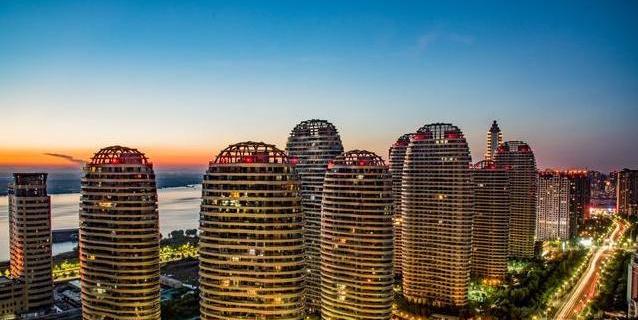 允许地铁人口_武汉地铁一外籍黑人脚踩座椅,地铁客服:不允许,工作人员会处理