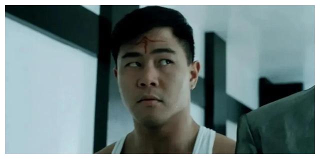 港片里的肌肉型演员,合作过刘德华等很多明星,已15年不见踪影