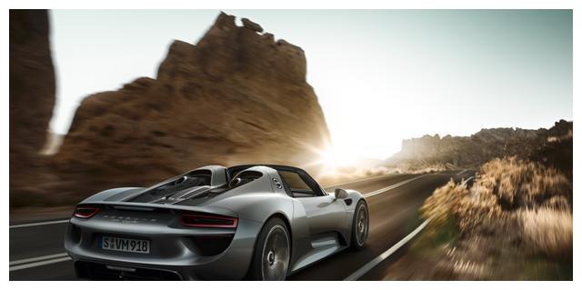 保时捷918 Spyder：首款搭载三驱动单元的超级跑车