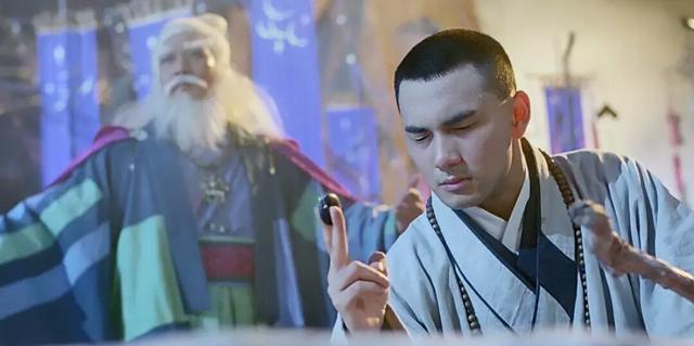 男主虚竹原定由郭富城饰演,但影片因女主戏太过突出,使得虚竹的戏份