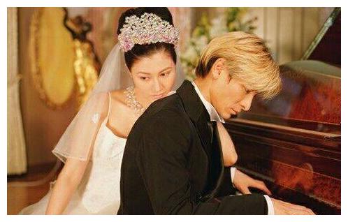 据了解,刘德华与朱丽倩2008年正式办理结婚手续,而此时,他们两人已经