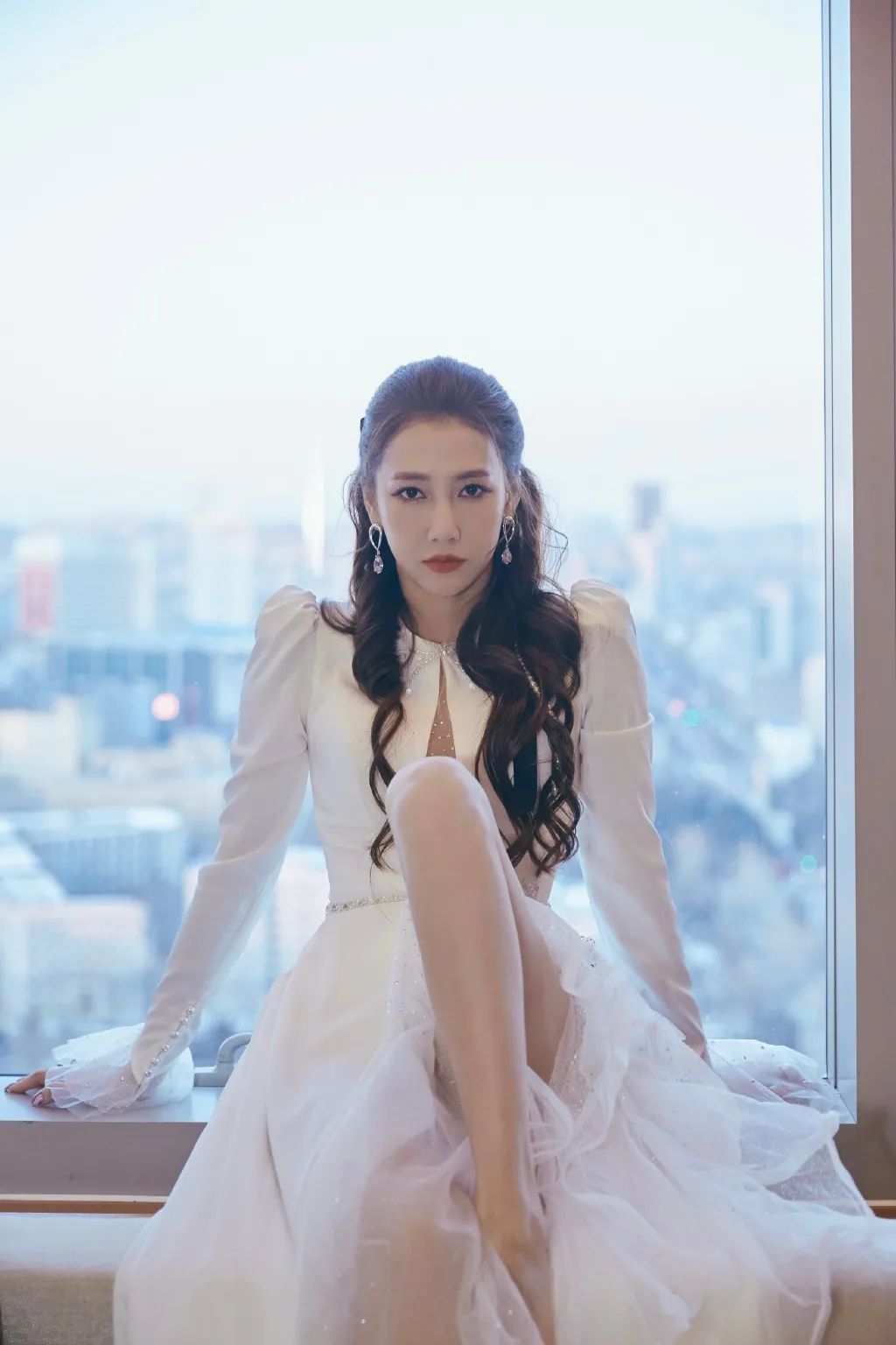 弦子大气迷人性感写真