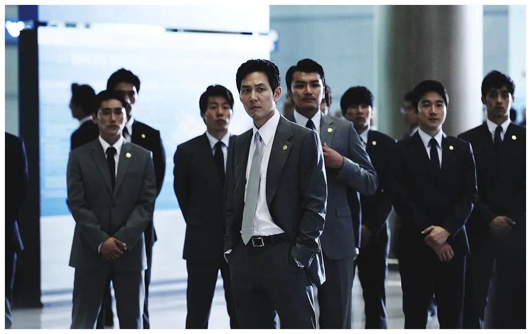 韩国电影新世界几乎是近十年来最优秀的黑帮电影