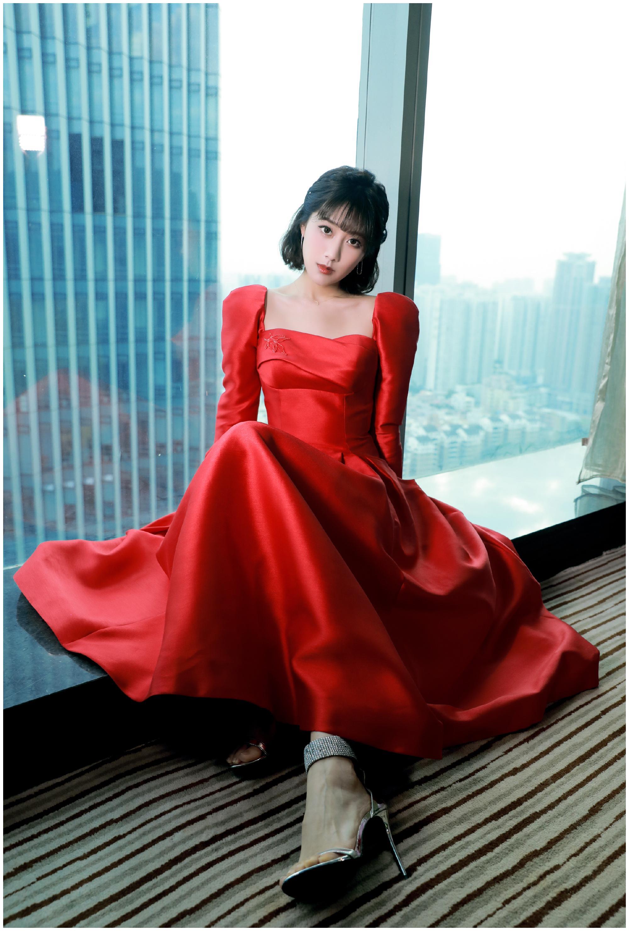 李艺彤参加欢乐喜剧人现女团风压力大哭泣巴洛克风可爱