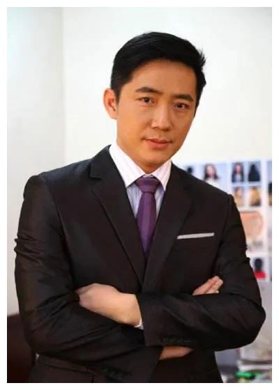 彭新智小的时候就多才多艺,后来长大之后还考上了名牌大学,然后因为长