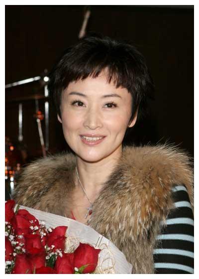 被张艺谋暗恋让马景涛轻生曾为黑道大佬情妇于莉今无人敢娶