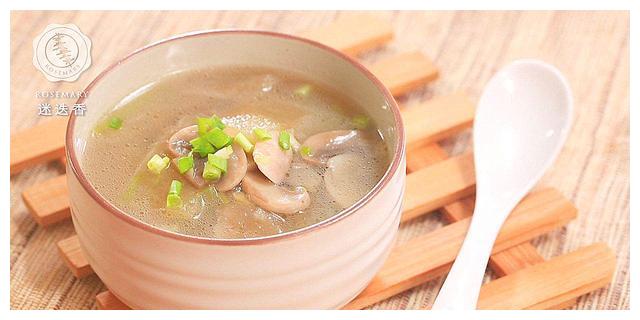 美食湖南,经典湘菜——口蘑汤泡肚,肚尖脆嫩,汤清鲜香扑面来