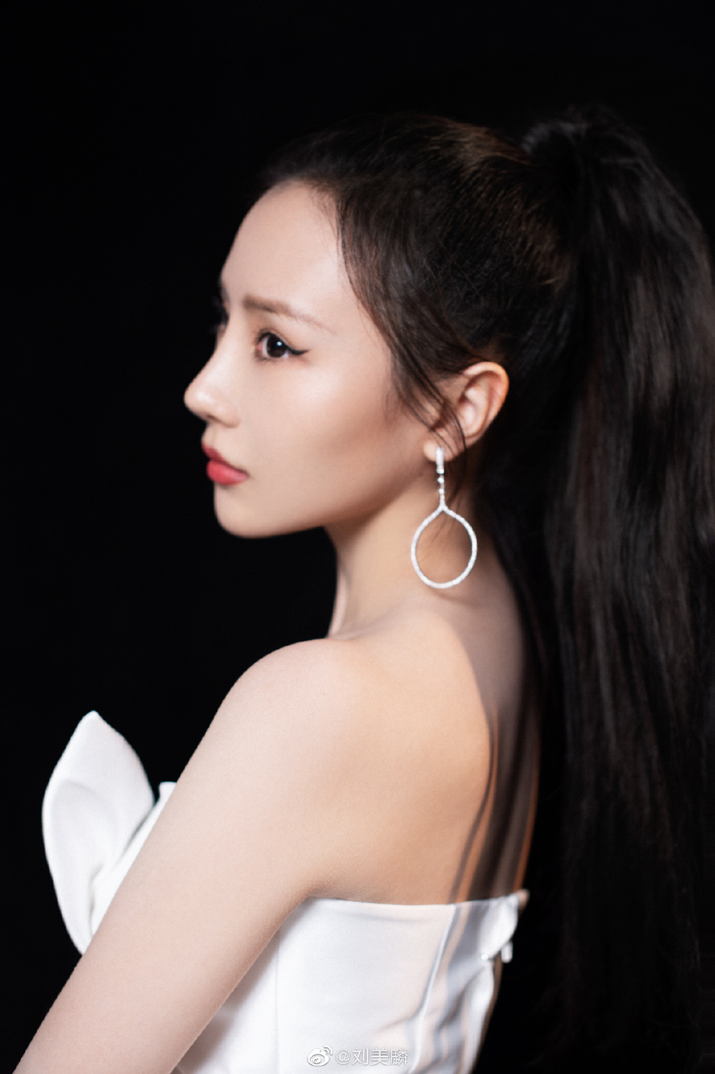 美女歌手刘美麟迷人写真美照好看啊