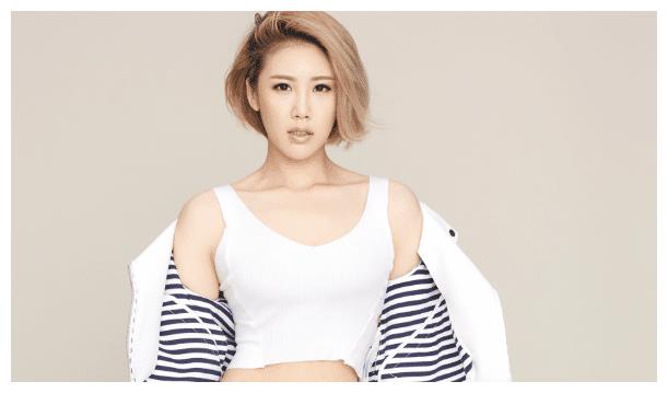 拥有1米72个子的关名扬颜值也超高是一个很有魅力的女孩子