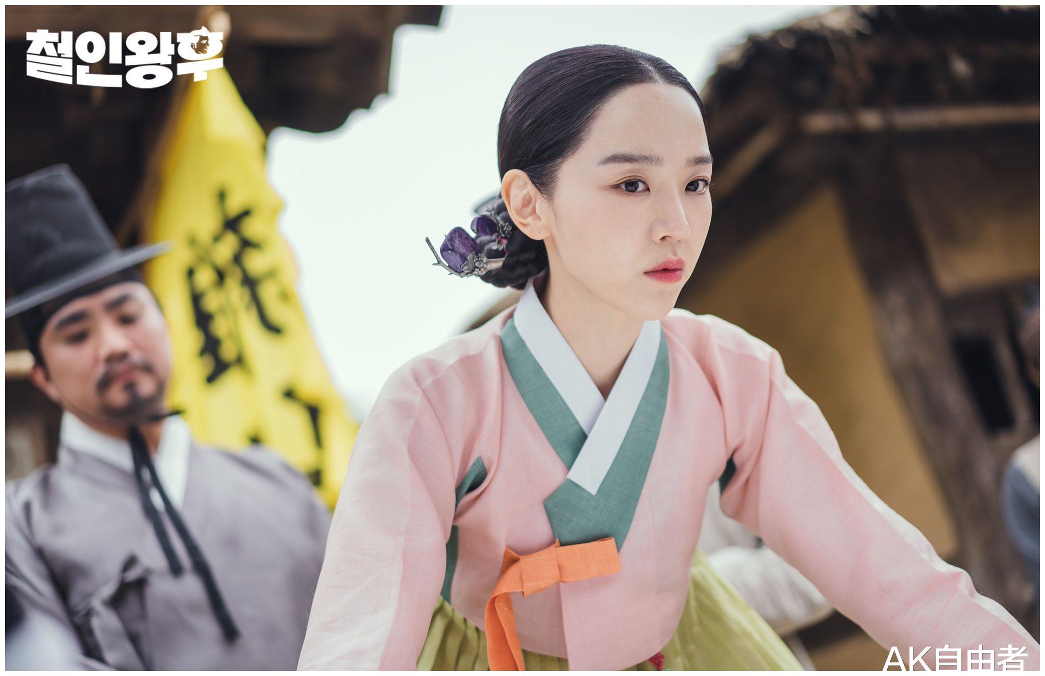 申惠善和金正贤在哲仁王后剧中享受宫外约会的乐趣