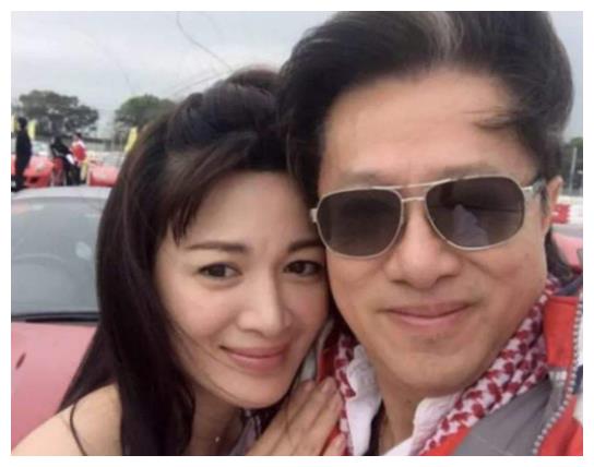 一婚因丈夫生意失败离婚 二婚43岁高龄生女 老公还想生子 财经头条 一婚因丈夫生意失败离婚 二婚43岁高龄生女 老公还想生子 财经头条