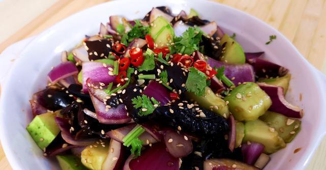 黄瓜和洋葱放一起,没想到这么好吃!我家一周吃7次,上桌抢光光