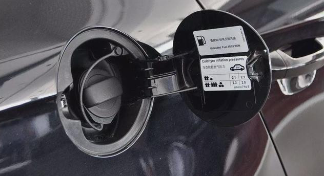 汽车上的油箱盖，藏着3大功能，关键时刻能保命，赶快学一下休闲区蓝鸢梦想 - Www.slyday.coM