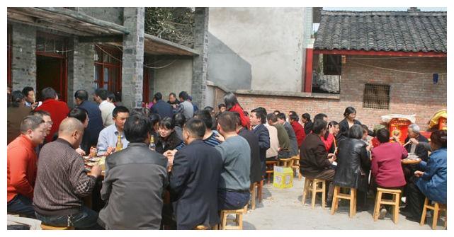 全红婵家院子被镇政府翻修!老爸借2万请吃饭,摆20桌挺阔气休闲区蓝鸢梦想 - Www.slyday.coM 全红婵家院子被镇政府翻修!老爸借2万请吃饭,摆20桌挺阔气休闲区蓝鸢梦想 - Www.slyday.coM