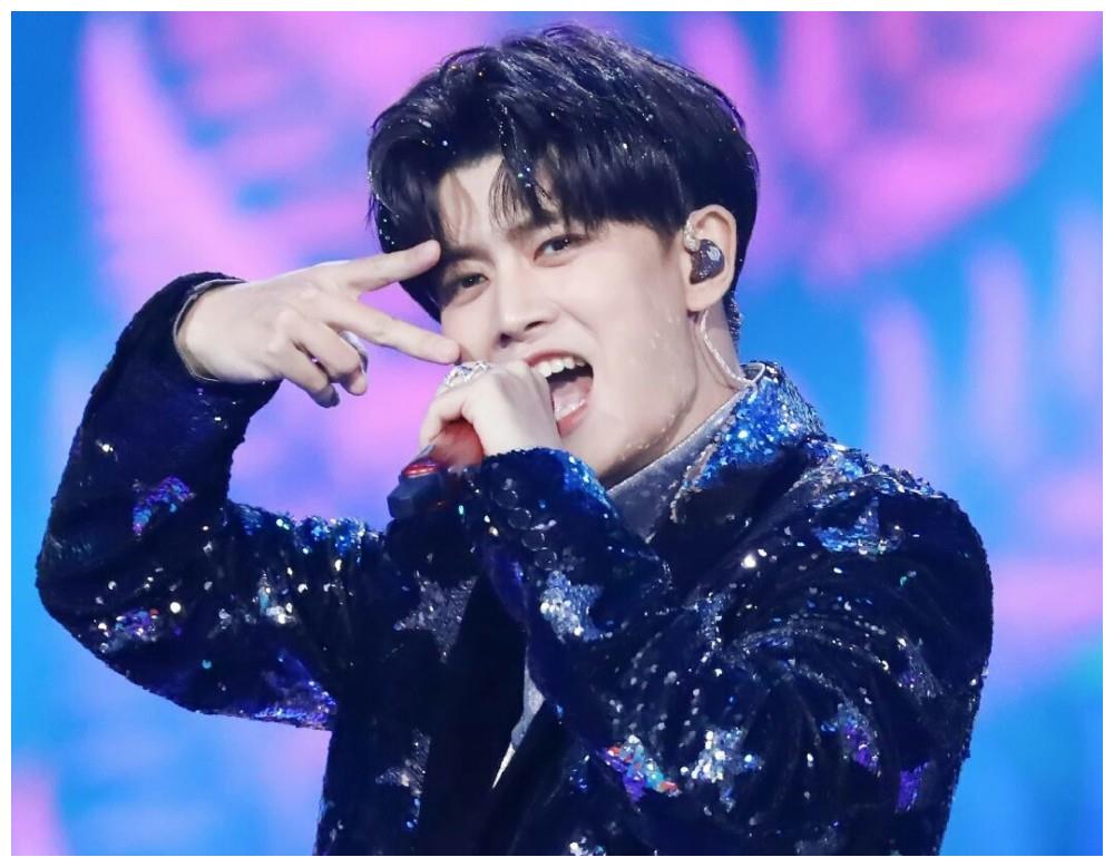 独一无二的任嘉伦牵手乘风破浪的姐姐李菲儿深情演唱独一无二