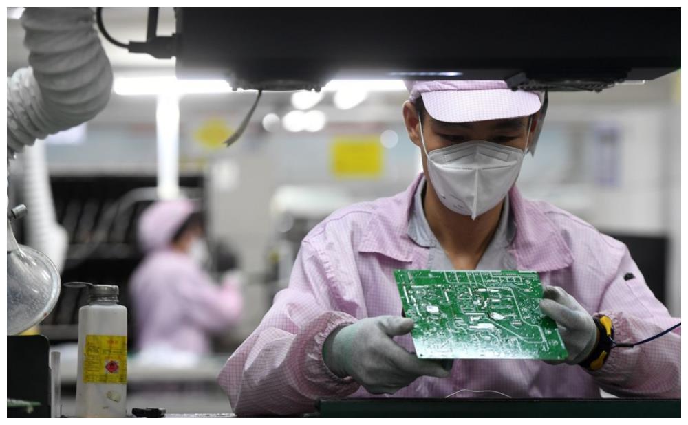 工厂包吃包住招工难,年轻人为何甘愿送外卖也不愿进厂?休闲区蓝鸢梦想 - Www.slyday.coM 工厂包吃包住招工难,年轻人为何甘愿送外卖也不愿进厂?休闲区蓝鸢梦想 - Www.slyday.coM