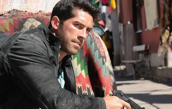 国内观众老朋友战狼老对手斯科特阿金斯终登动作烂片王宝座