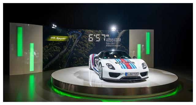 保时捷918 Spyder：首款搭载三驱动单元的超级跑车