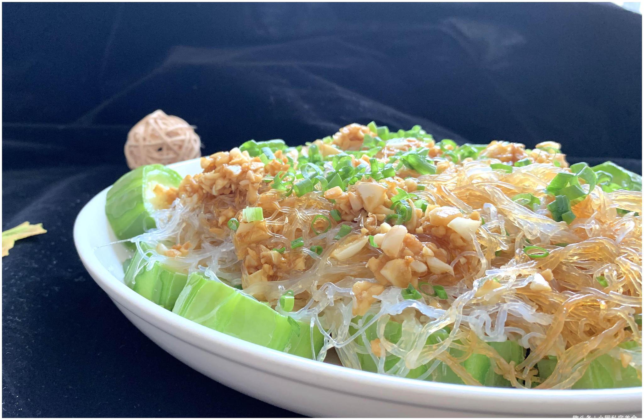 粤菜粉丝蒸丝瓜口味清淡开胃吃这菜能下3碗饭