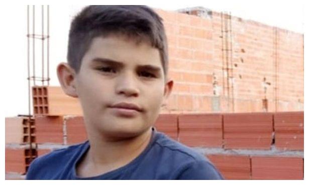 12岁男孩放风筝,不料风筝飞入高压线,男孩不幸触电身亡休闲区蓝鸢梦想 - Www.slyday.coM 12岁男孩放风筝,不料风筝飞入高压线,男孩不幸触电身亡休闲区蓝鸢梦想 - Www.slyday.coM