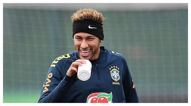 入主以来法甲一家独大,但是从来没突破八强,所以巴黎换掉布兰克让有