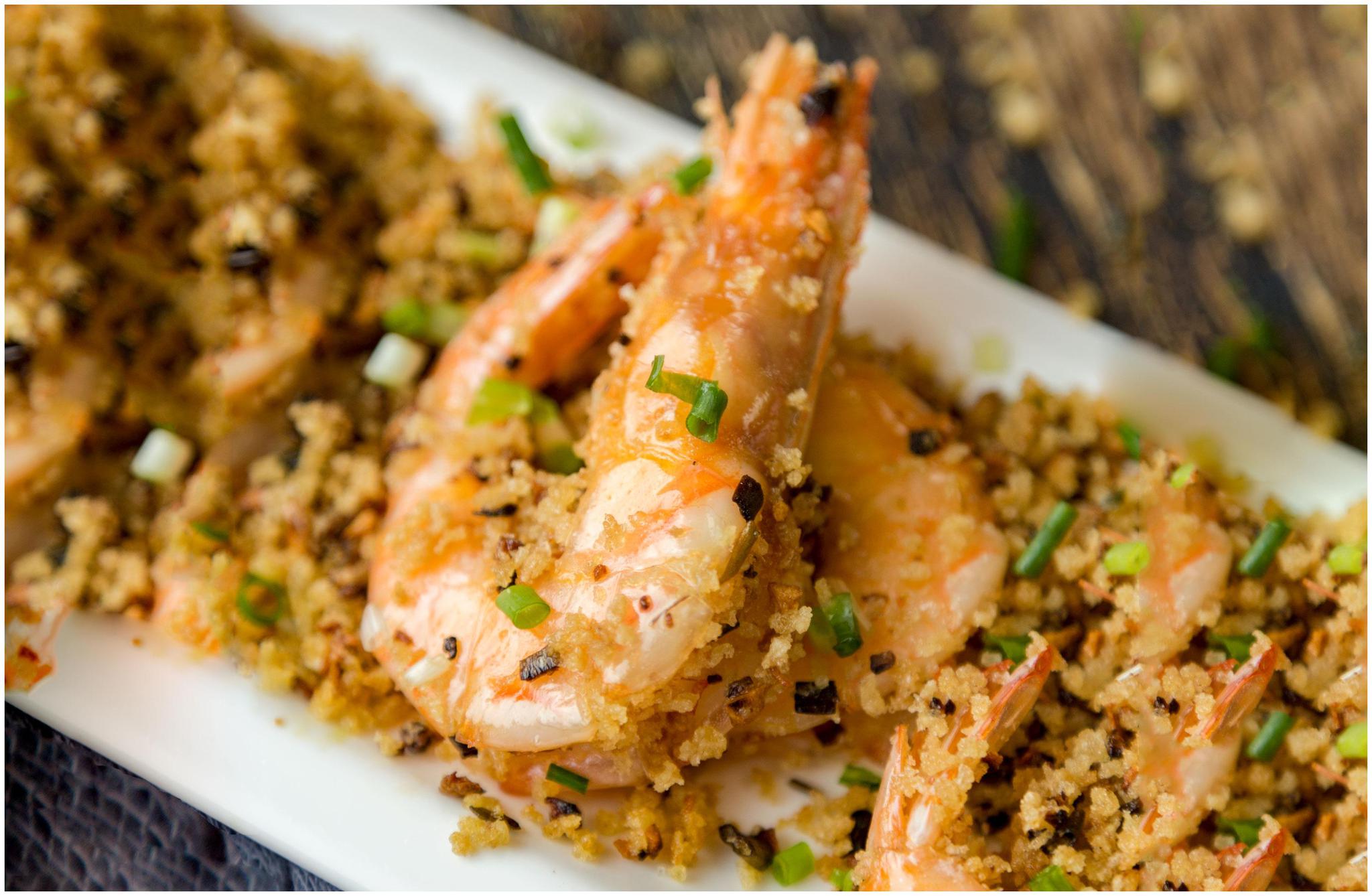 港式经典菜避风塘炒虾做法一点也不难越吃越香