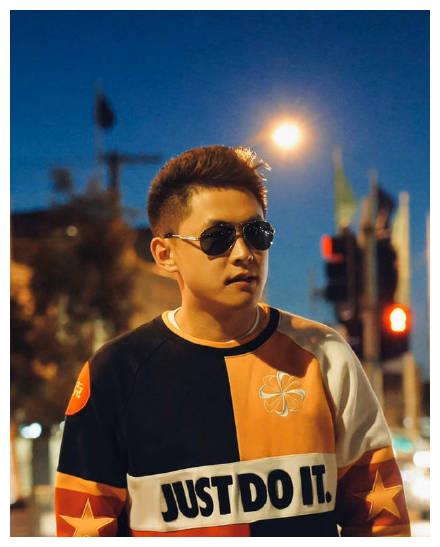 快乐星球多面体扮演者邢凯轩今年二十五岁了,还是个学霸!