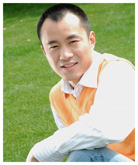 从央视名嘴到"阶下囚",现年49岁的邱启明,如今生活幸福美满