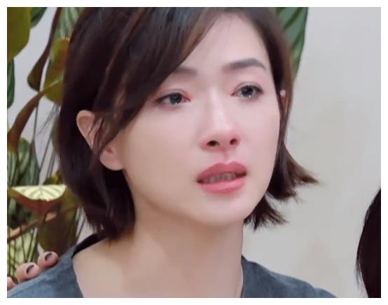 万茜读粉丝留言哭到花妆镜头拉近她的脸部终于明白直男审美了