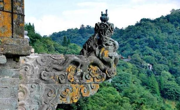 武当山最危险的景观:设在悬崖峭壁之上,因上龙头香丧命无数