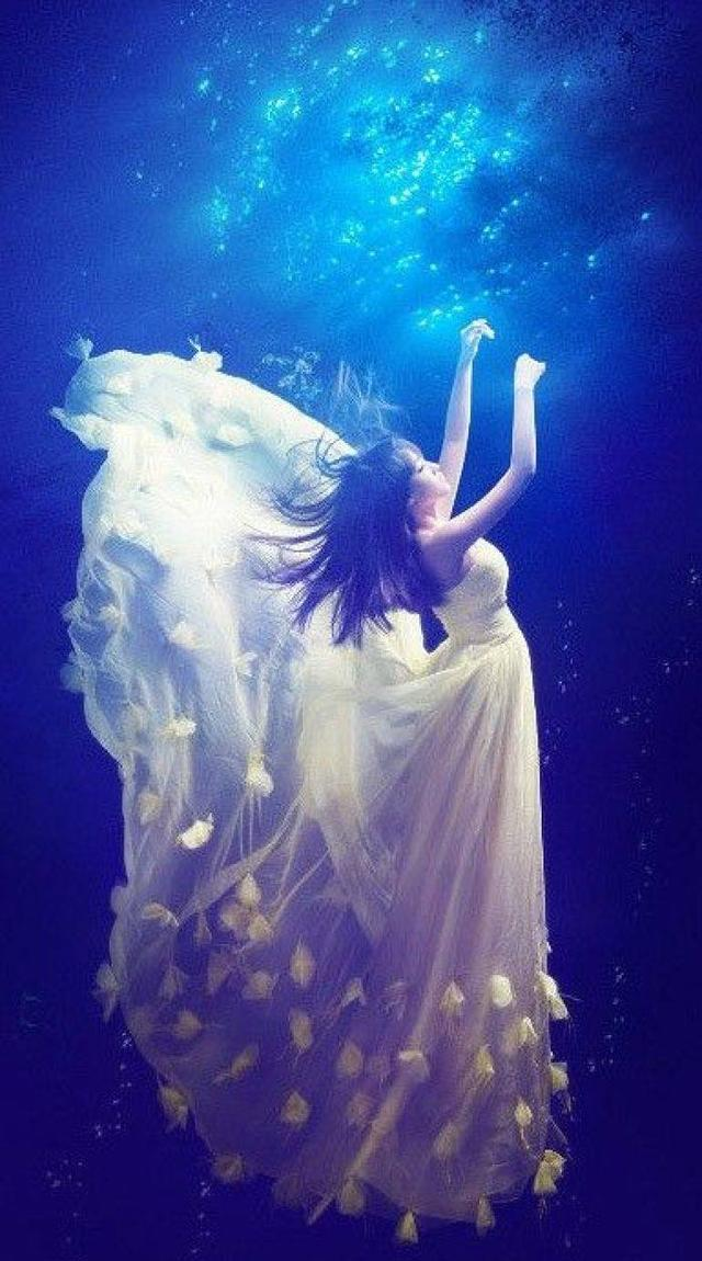 十二星座专属水下婚纱照,白羊座唯美,金牛座是落入水中的天使!