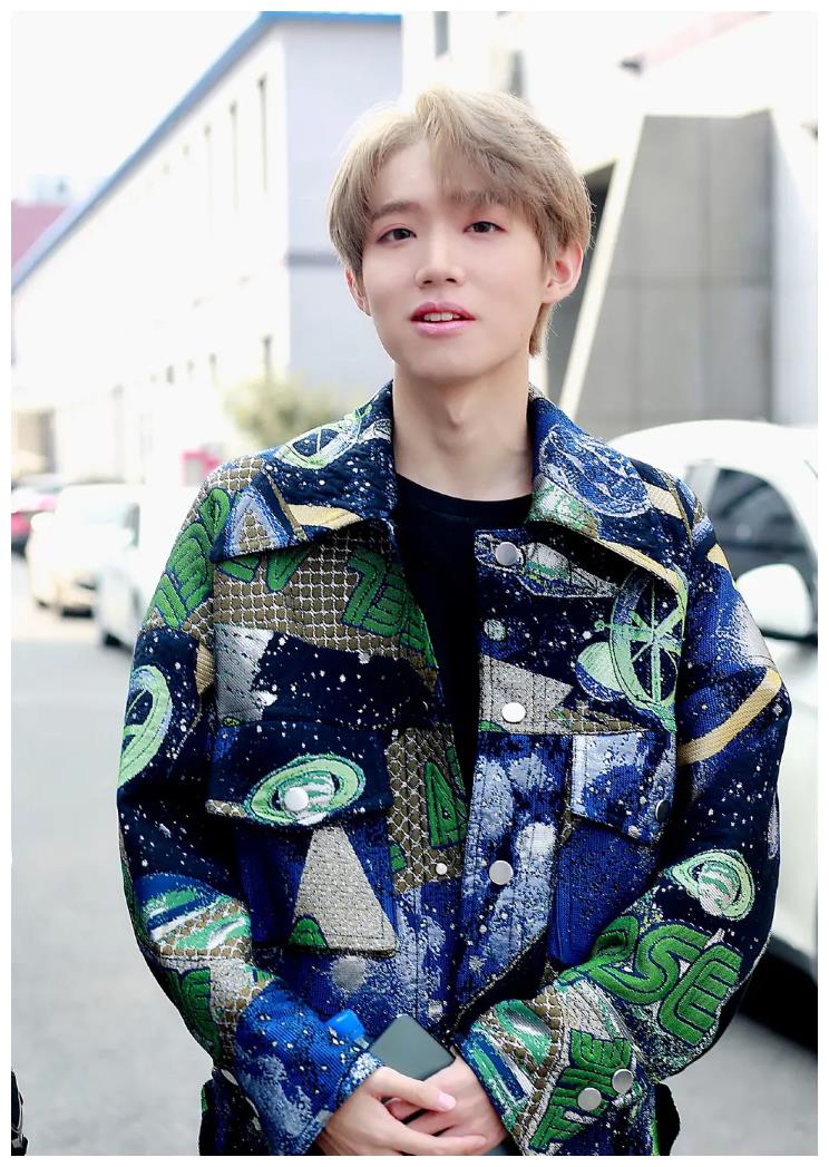 暴扣哥参加青春有你3换了造型之后看上去还真像那么回事