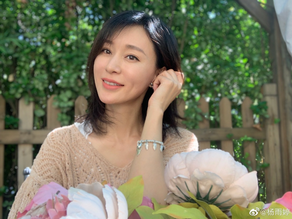 美女演员杨雨婷迷人写真美照欣赏好漂亮啊