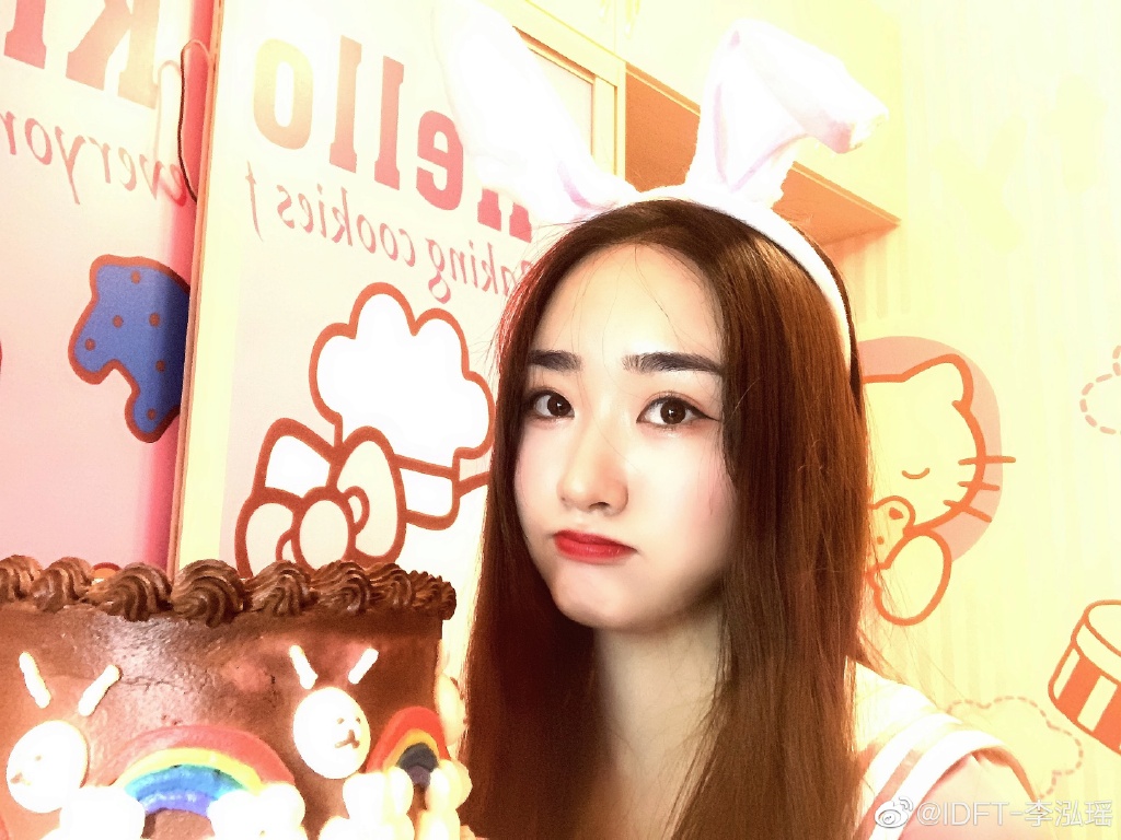 可爱女孩idft-李泓瑶迷人写真美照欣赏