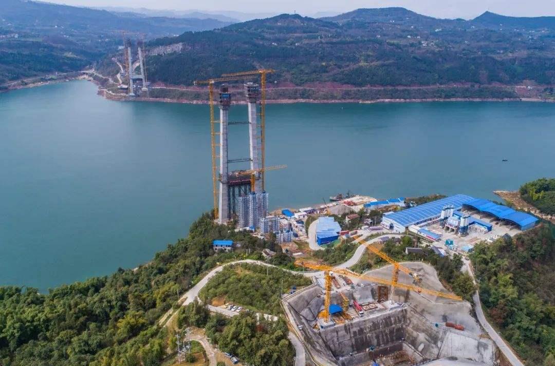 重庆修建一座重要的长江大桥,是万州环线项目的关键控制性工程_高清