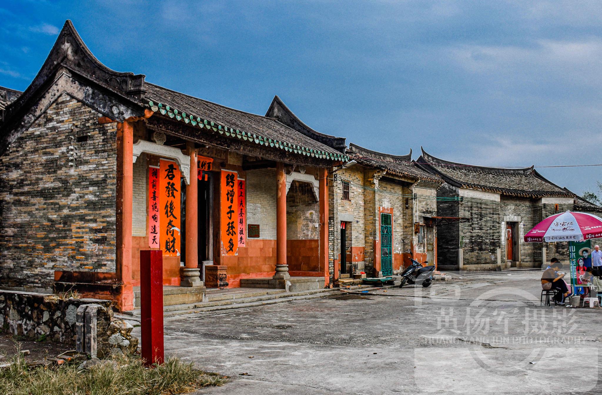 广州塱头村，被誉“岭南书香古村”，古建恢宏，文化厚深