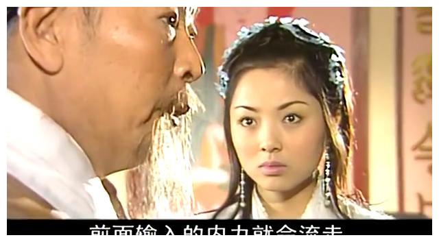 在第一部"五鼠闹相国"这个案子里,因为锦毛鼠中毒,用内力化解无效