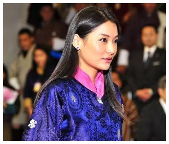 30岁不丹王后婚姻有蹊跷,独照雍容大方,与国王合影却秒变柴火妞
