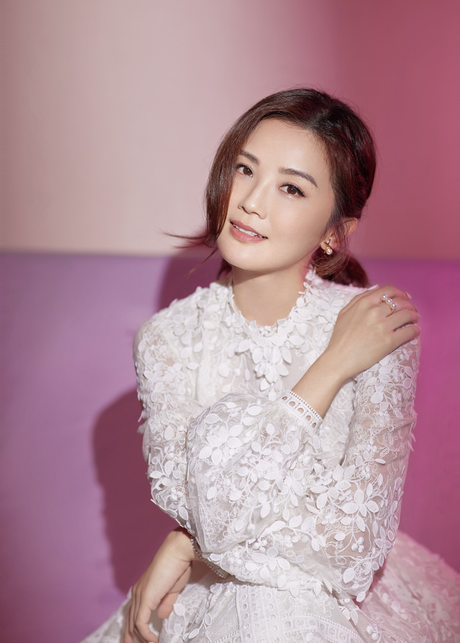 蔡卓妍出席电影之歌暖心献唱武汉日夜主题曲你真好